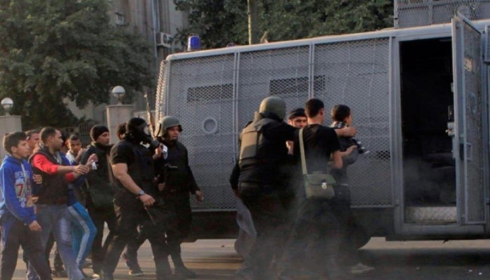 من بينها "ديسكورد".. تحذير حقوقي من استهداف الشباب عبر المنصات الرقمية بعد اعتقالات واسعة