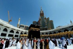أزمة الحج والعمرة في مصر: مصيدة للمواطنين برعاية حكومية.. والخبراء يؤكدون: "القرارات الرسمية تصنع السوق السوداء"