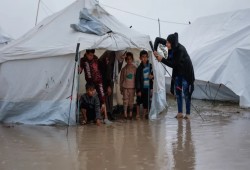 تفاصيل معاناة أهل غزة تحت زخات المطر ونار الجوع والحصار!!