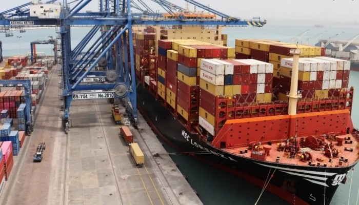 بالتواطؤ مع "السيسي".. موانئ أبوظبي تستكمل ابتلاع  شركة "الإسكندرية للحاويات"