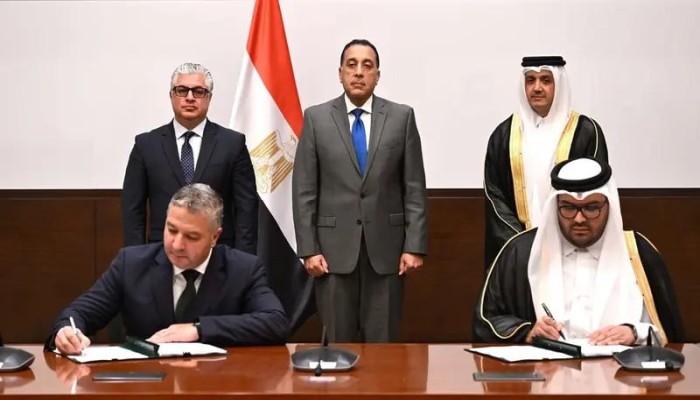 مصر مجرد "أرض ومكب".. النظام يبيع أراضي بالسخنة لقطر في صفقة "وقود الطائرات"