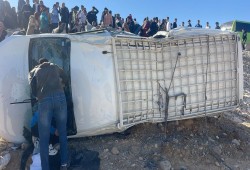 انقلاب ميكروباص من أعلى الطريق الإقليمي بالجيزة يُصيب 10 ركاب