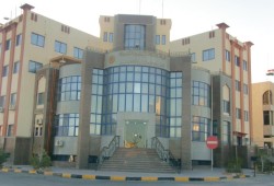 كهرباء الغردقة تمنع دخول موظفين طالبا بالأدنى للأجور