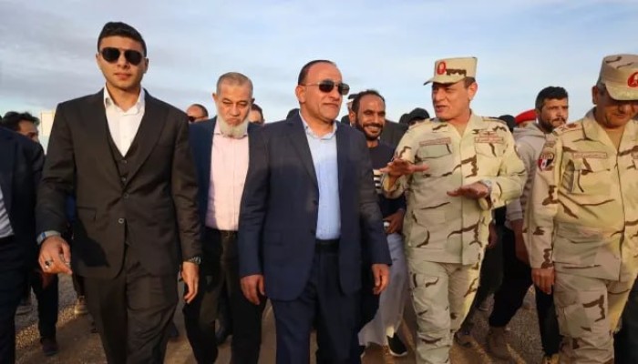 مسلحو العرجاني يعبثون بأمن سيناء بأوامر السيسي والصهاينة.. يفتشون شاحنات الإغاثة المتجهة إلى غزة ويفرضون إتاوات بالدولار