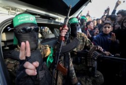 فورين بوليسي || هل تستطيع قطر وتركيا إقناع حماس بنزع سلاحها أم أن الحركة لها منطقها؟