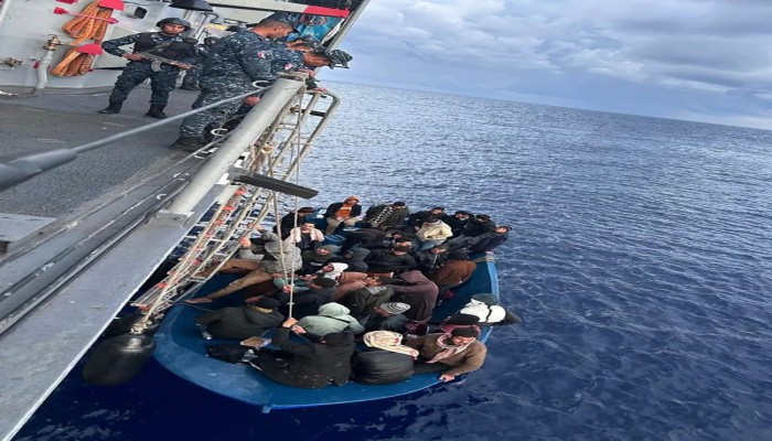 14 جثة و13 مفقوداً بغرق مركب في سواحل اليونان.. شباب مصر يدفعون حياتهم ثمناً للهروب من فقر "الجمهورية الجديدة"