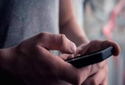 استخدام الهواتف يؤثر على خصوبة الرجال