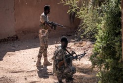 السودان على حافة الانفجار: تصعيد عسكري واسع ومجازر بحق المدنيين ووساطات إقليمية تبحث عن مخرج