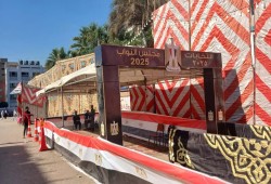 "حشد.. رشاوى.. لجان فارغة".. لا جديد في اليوم الثاني لمسرحية انتخابات النواب الهزلية