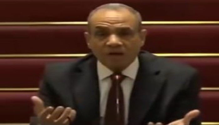 بدر عبد العاطي في مرمى نيران النشطاء: صرخة "سد الخراب" لن تمحو عار توقيع السيسي وشرعية 2015