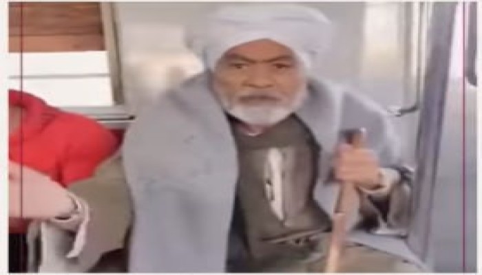 فتاة المترو والعجوز: حين تتحول عربة عامة إلى محكمة تفتيش .. هل أصبح كل شخصا قاضيا في فوضى دولة العسكر؟