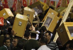 العودة لانتخابات 2010.. هل نعود لثورة 25 يناير؟ برلمان "هندسة القمع" يشعل غضب الشارع ويفضح هشاشة نظام الانقلاب