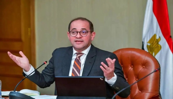 وزير المالية يبيع "الوهم" للمصريين: تصريحات "التحسن المستدام" تصطدم بأرقام الفقر والديون