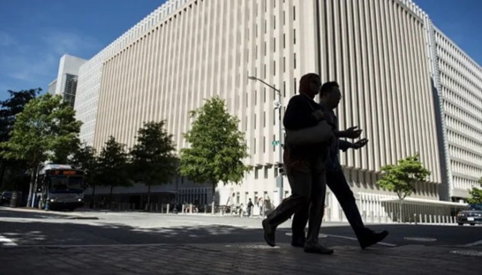 البنك الدولي: كيف قاد نظام السيسي الاقتصاد بصفقات شيطانية أجرفته إلى حافة الانهيار وقيّدت سيادة البلد بالدائنين؟