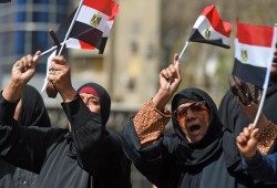 كيف سقطت مصر في قبضة "الفرعون الجديد"؟ ..تأميم السياسة وبيع الوطن في المزاد العلني والإدارة بالخوف