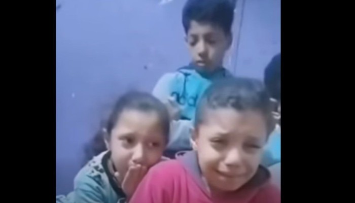 فيديو لأم تعرض أبناءها للبيع يشعل الغضب ويكشف عمق الأزمة المعيشية