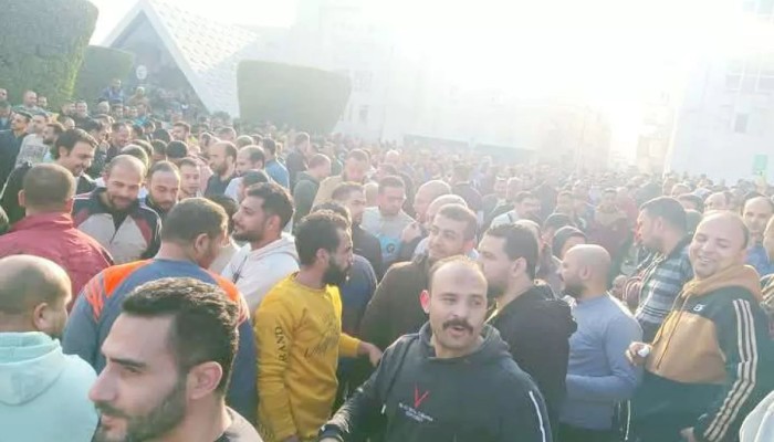 مذبحة بسبب جروب للفيس بوك.. فصل 70 عاملاً بـ"النساجون الشرقيون" طالبوا بحقوقهم عبر الفضاء الافتراضي