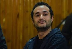 تفاصيل منع أحمد دومة من السفر إلى بيروت 