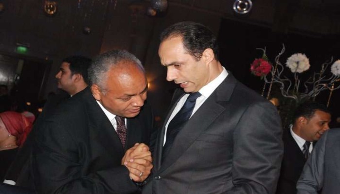 مذيع "العربية" يحرج "مصطفى بكري": يُقال إنك رجل مع الجميع.. وحينما يغادرون المشهد تنقلب عليهم.. هكذا رد؟