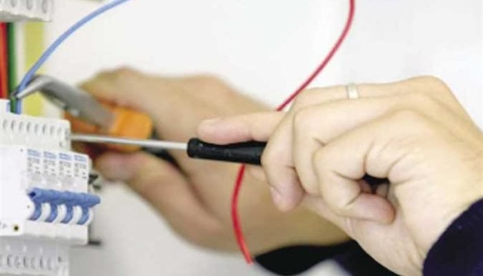 قانون الكهرباء ... مزيد من إذلال المواطنين وإجبار على السداد بلا تظلم