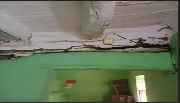 سوس الفساد ونخر "النمل الأبيض".. انهيار 3 منازل بإسنا