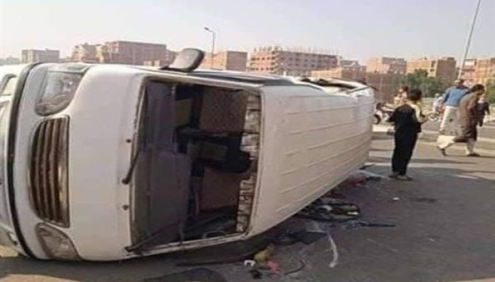 11 مصابًا في حادث انقلاب ميكروباص بصحراوي البحيرة يفتح ملف إهمال الطرق