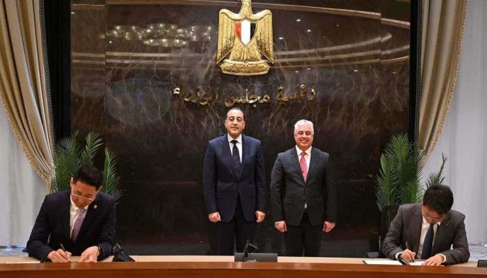 مليارات "على الورق" وفقر في الواقع: حكومة مدبولي تعقد اتفاقًا مع الصين بأرباح 1.15 مليار دولار بينما يغرق المواطن في الديون