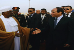 صراع العسكر والمليشيا.. "هورن ريفيو": مصر ارتكبت خطأ استراتيجيًا أدى إلى انهيار الدولة في السودان