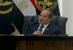 في محاولة لـ"غسل اليدين" من الكارثة الاقتصادية: السيسي يُحمل السادات وزر الديون.. وخبراء: "مزور للتاريخ فمن حمى الأرض ليس كمن باعها"