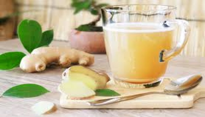 4 مشروبات لتهدئة معدتك عند الإفراط في تناول الطعام 