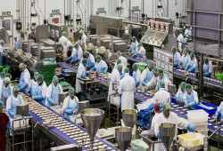 سداد الديون مقابل الأصول.. "ميدل إيست مونيتور" || مصر تحتاج إلى استثمارات في الصناعة والزراعة لا في الطرق