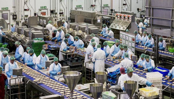 سداد الديون مقابل الأصول.. "ميدل إيست مونيتور" || مصر تحتاج إلى استثمارات في الصناعة والزراعة لا في الطرق