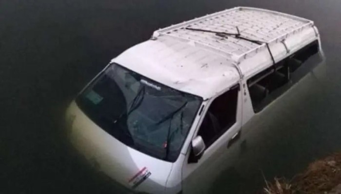 مصرع 3 أشخاص بانقلاب ميكروباص بترعة المريوطية في البدرشين بينهم متطوع للإنقاذ