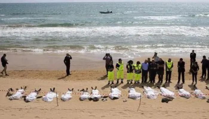 انتشال سيدة مصرية على شواطئ اليونان بعد غرق 13 شابًا منذ أكثر من 28 يومًا.. تركهم السيسي فريسة للحيتان