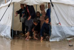 فيديو || تزايد معاناة غزة: استشهاد 3 بسبب البرد والقصف الإسرائيلي يطال خان يونس ورفح وبيت لاهيا والمغازي مع تزايد معاناة النازحين