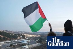 الجارديان || «لن يُقبَل حيًا أو ميتًا»: مصير الفلسطينيين المتهمين بمساعدة إسرائيل