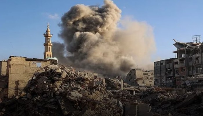 غارات متواصلة على غزة واستشهاد وإصابات في الضفة وسط معاناة إنسانية خانقة