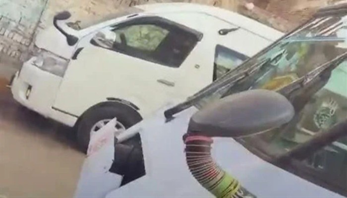 فيديو || سباق جنوني على الأسفلت.. تهور سائقين يحول الطرق إلى ساحة خطر ويثير غضبًا واسعًا