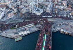 فيديو || عشرات الآلاف يتظاهرون في إسطنبول تضامنًا مع فلسطين في أول أيام العام الجديد