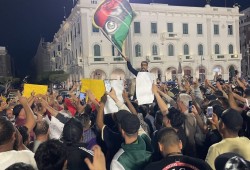 ميدل إيست مونيتور || رغم تهديدات الحرب.. شباب يعيدون إحياء طرابلس