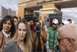 أنجلينا جولي في العريش ورفح: زيارة إنسانية أم غسيل سمعة للإدارة الأمريكية؟
