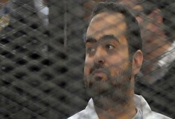 زوجته تقدمت ببلاغ للنيابة.. استمرار إضراب محمد عادل عن الطعام داخل سجن العاشر من رمضان