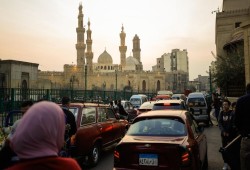 غلق وتشميع سوق ومعارض مدينة نصر للسيارات الأكبر في مصر يشلّ القطاع ويهدد ملايين العمال