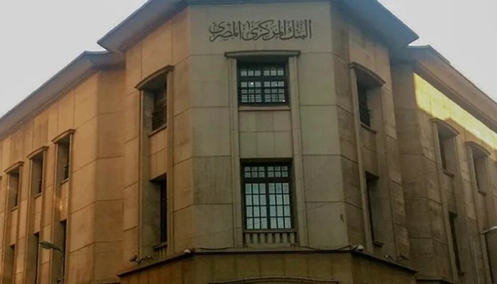 فوائد الديون تبتلع مصر..  وخبراء: إفلاس مالي وشيك يهدد الخدمات العامة ويعمّق فقر المواطنين