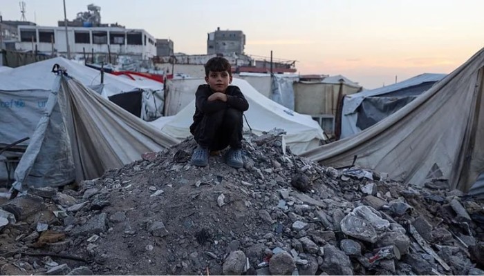 غزة تحت النار والدمار.. الاحتلال يواصل جرائمه ويفتك بالأنفاق والمدنيين