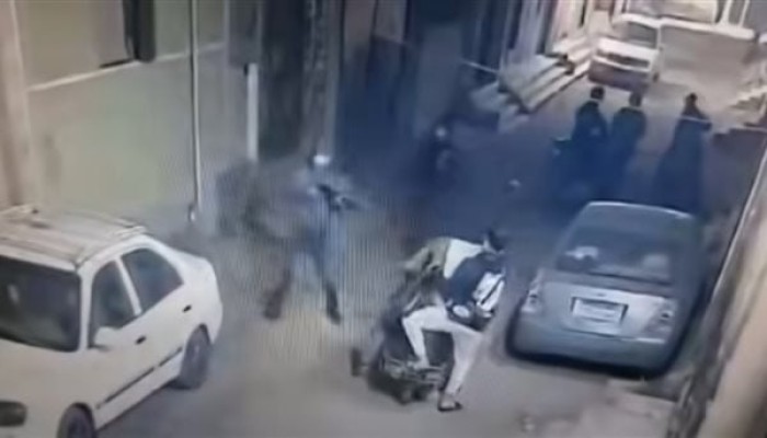 شاهد|| لحظة سطو مسلح على شابين في القليوبية وسرقتهم