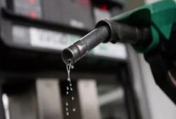 هجمات أمريكية على فنزويلا تهدد بزيادة أسعار البنزين.. وحكومة السيسي مستعدة لاستغلال الأزمة