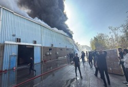 فيديو || رعب بين أهالي "السادس من أكتوبر" بعد حريق مصنع وسماع دويّ انفجارين وإصابة 16 شخصًا