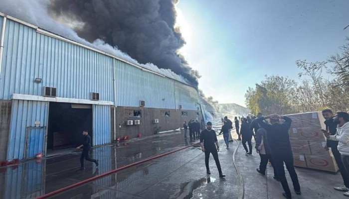 فيديو || رعب بين أهالي "السادس من أكتوبر" بعد حريق مصنع وسماع دويّ انفجارين وإصابة 16 شخصًا