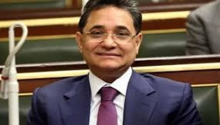 شطب الصحفي عبدالرحيم علي من "النقابة" بعد اعتدائه على الصحفيين بـ"البودي جاردات " بـ"البوابة"